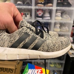 Adidas girls sneaker size 1